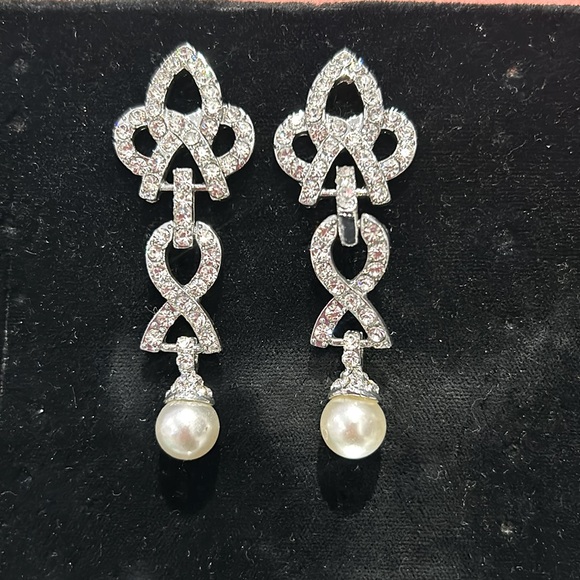 Stunning Crystal & Pearl Drop Unique Private Label Earrings-Boutique - Picture 5 of 8